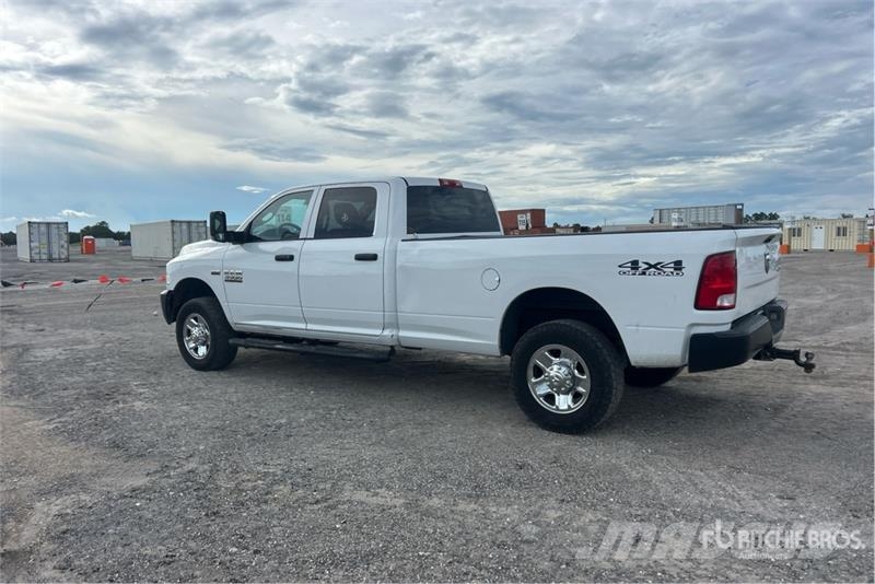 RAM 3500 4x4 Crew Cab Pickup Прочие фургоны