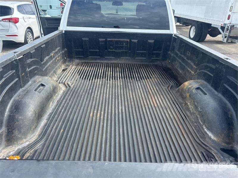 RAM 3500 4x4 Crew Cab Pickup Прочие фургоны