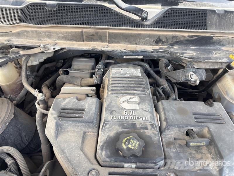 RAM 3500 4x4 Crew Cab Flatbed Truck Platformos/ Pakrovimas iš šono