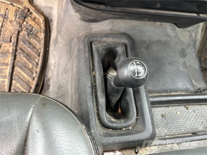 RAM 3500 4x4 Crew Cab Flatbed Truck Camiones de cama baja