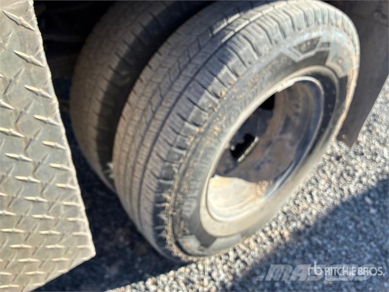 RAM 3500 4x4 Crew Cab Flatbed Truck Kamioni sa otvorenim sandukom