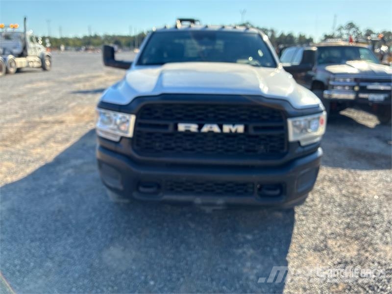RAM 3500 4x4 Crew Cab Flatbed Truck Kamioni sa otvorenim sandukom
