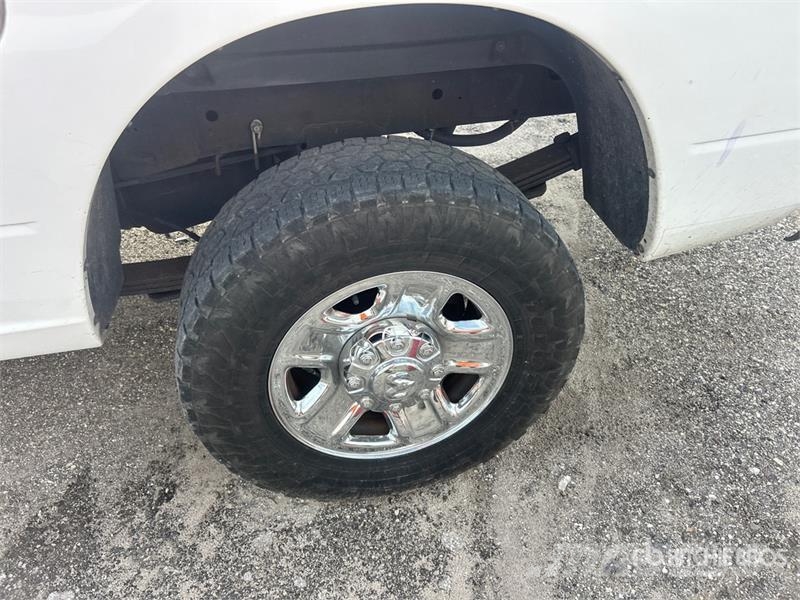 RAM 3500 4x4 Crew Cab Pickup Прочие фургоны
