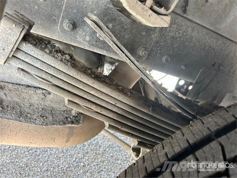 RAM 3500 4x4 Crew Cab Flatbed Truck Camiones de cama baja
