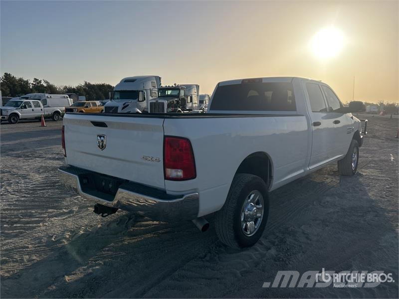 RAM 3500 4x4 Crew Cab Pickup Muu
