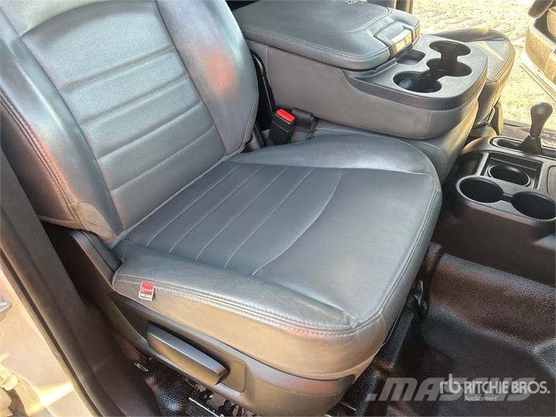 RAM 3500 4x4 Crew Cab Pickup Muu