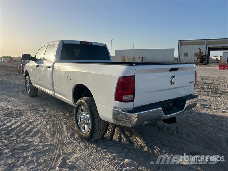 RAM 3500 4x4 Crew Cab Pickup Muu