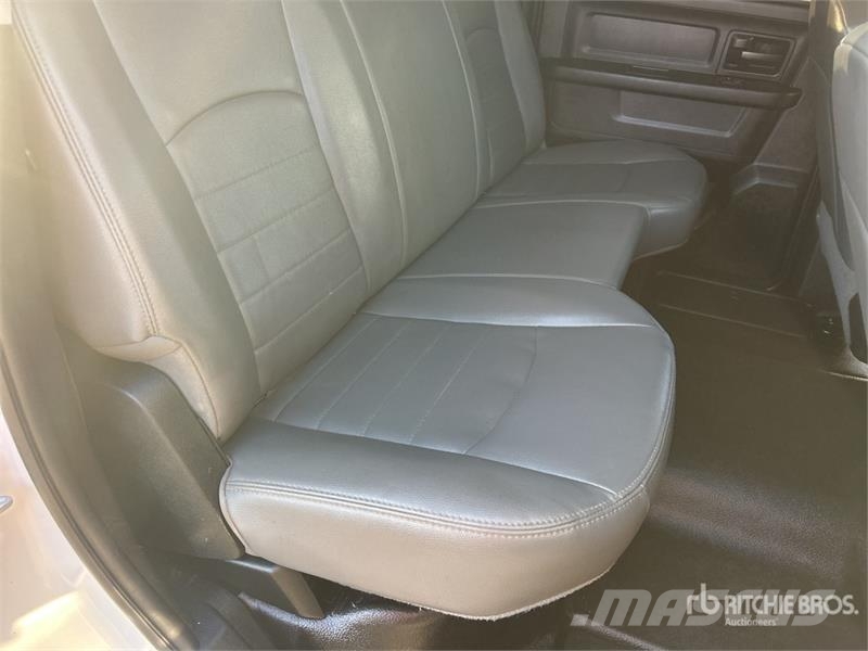 RAM 3500 4x4 Crew Cab Pickup Muu