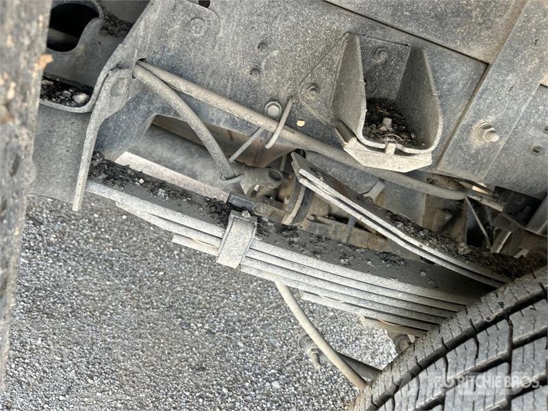 RAM 3500 4x4 Crew Cab Flatbed Truck Camiones de cama baja