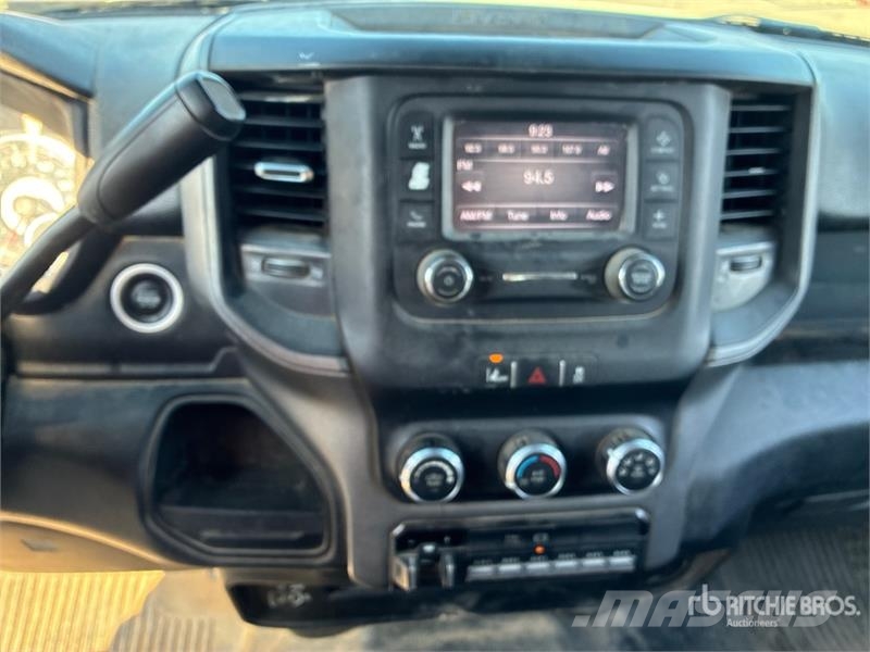 RAM 3500 4x4 Crew Cab Flatbed Truck Kamioni sa otvorenim sandukom