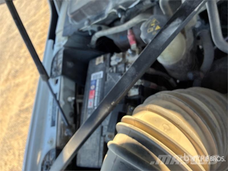 RAM 3500 4x4 Crew Cab Flatbed Truck Kamioni sa otvorenim sandukom