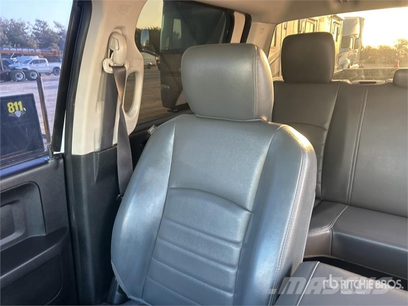 RAM 3500 4x4 Crew Cab Pickup Muu