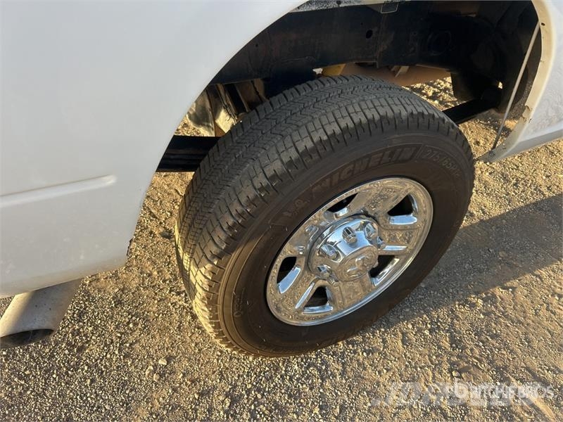 RAM 3500 4x4 Crew Cab Pickup Muu