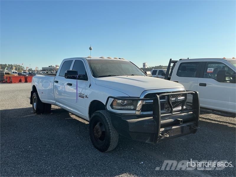 RAM 3500 4x4 Crew Cab Pickup (Inoperable) أخرى