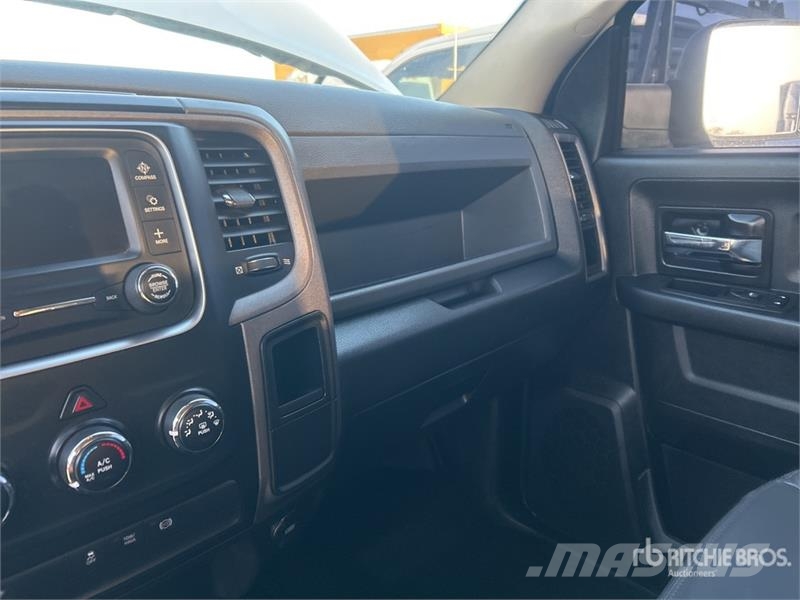 RAM 3500 4x4 Crew Cab Pickup Muu