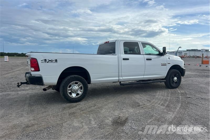 RAM 3500 4x4 Crew Cab Pickup Прочие фургоны