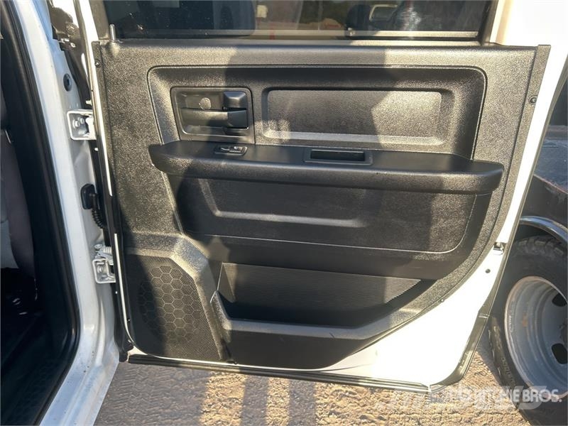 RAM 3500 4x4 Crew Cab Pickup Muu