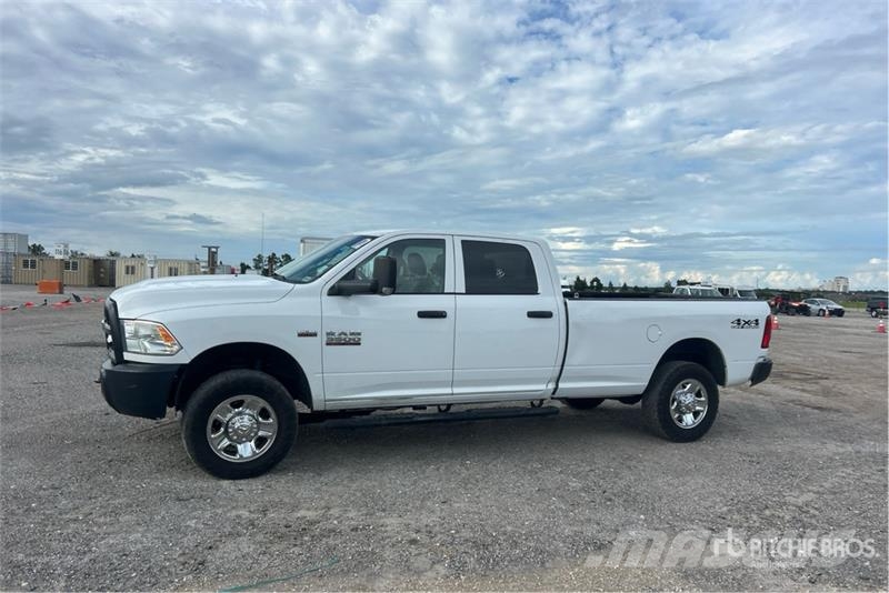 RAM 3500 4x4 Crew Cab Pickup Прочие фургоны