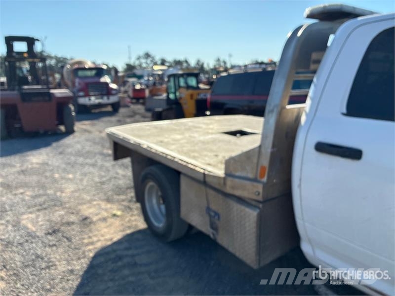 RAM 3500 4x4 Crew Cab Flatbed Truck Kamioni sa otvorenim sandukom