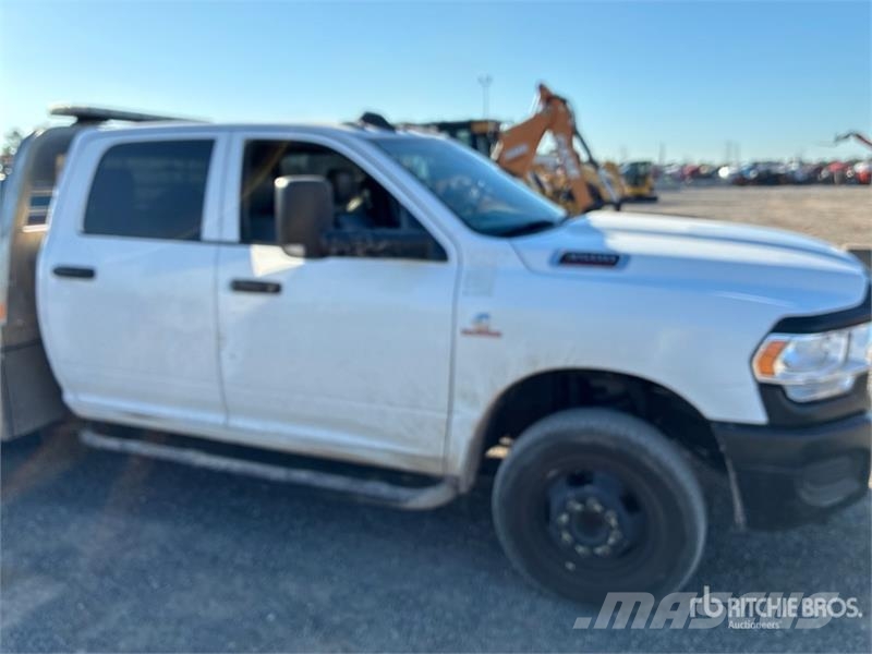 RAM 3500 4x4 Crew Cab Flatbed Truck Kamioni sa otvorenim sandukom