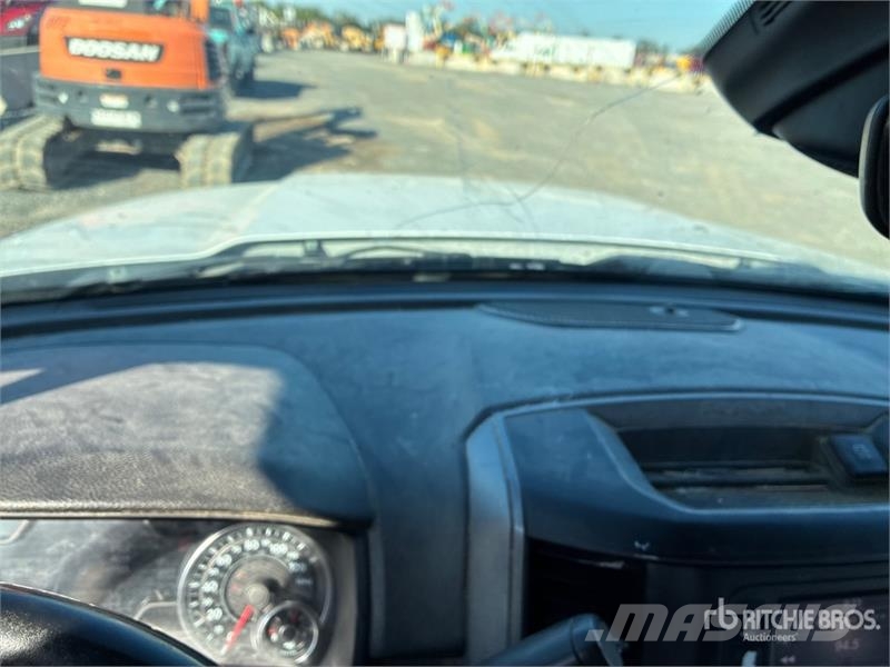 RAM 3500 4x4 Crew Cab Flatbed Truck Kamioni sa otvorenim sandukom