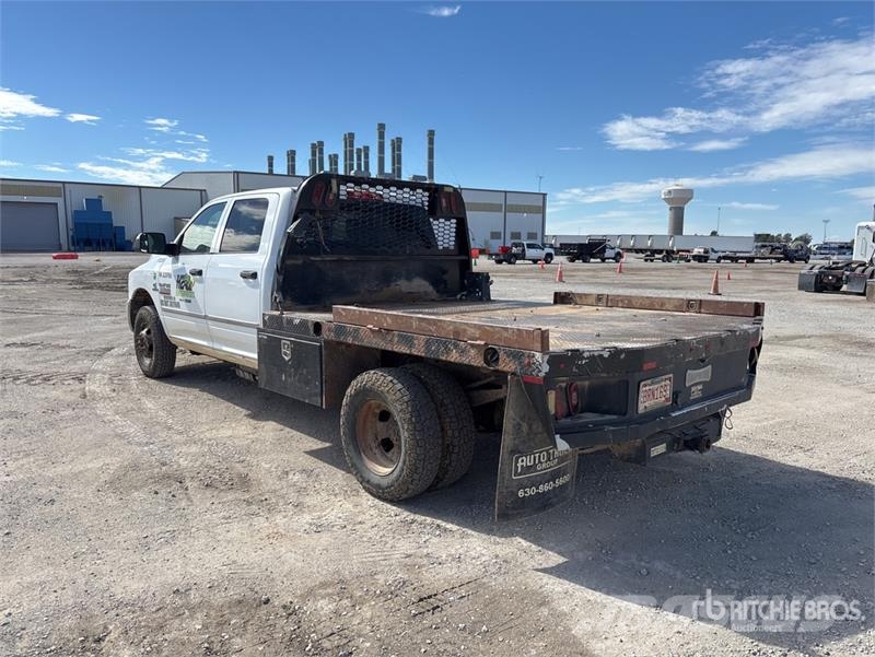 RAM 3500 4x4 Crew Cab Flatbed Truck Грузовики-платформы/боковая разгрузка