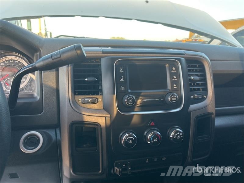 RAM 3500 4x4 Crew Cab Pickup Muu