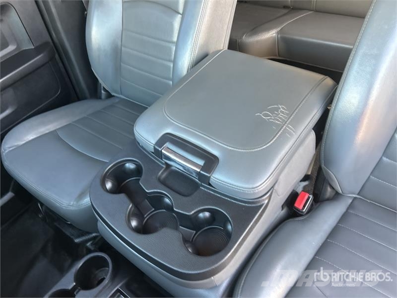 RAM 3500 4x4 Crew Cab Pickup Muu