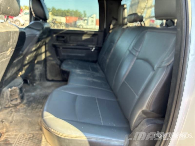 RAM 3500 4x4 Crew Cab Flatbed Truck Kamioni sa otvorenim sandukom