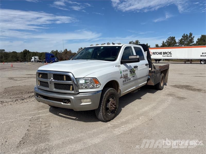 RAM 3500 4x4 Crew Cab Flatbed Truck Грузовики-платформы/боковая разгрузка