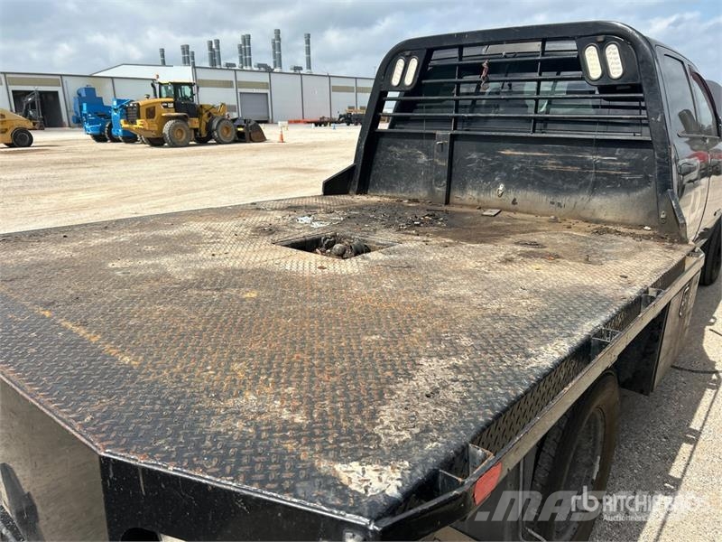 RAM 3500 4x4 Crew Cab Flatbed Truck Camiones de cama baja