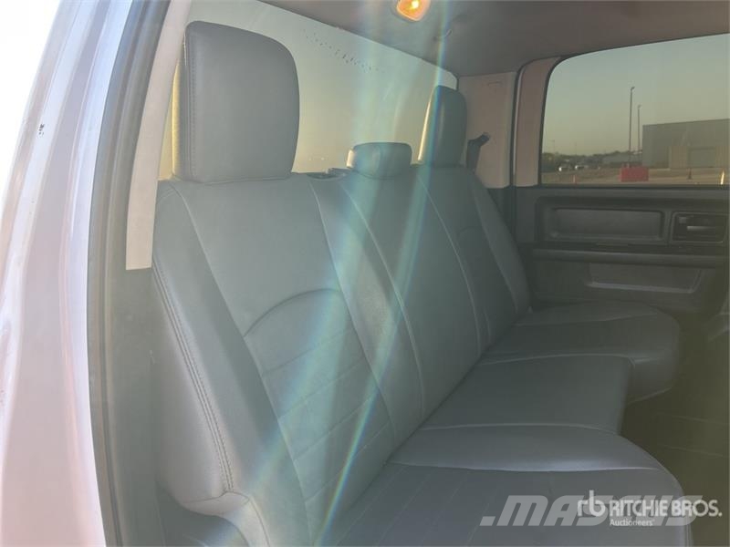 RAM 3500 4x4 Crew Cab Pickup Muu