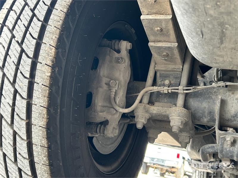 RAM 3500 4x4 Crew Cab Flatbed Truck Camiones de cama baja