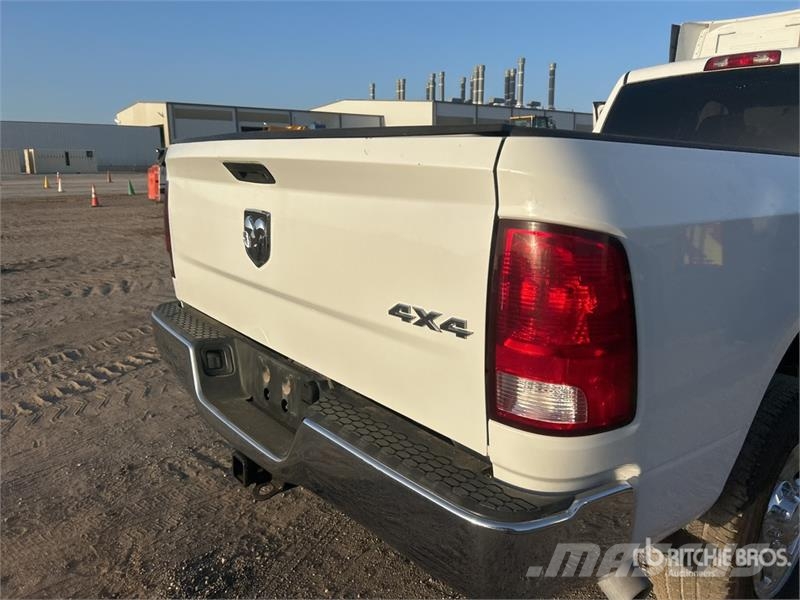RAM 3500 4x4 Crew Cab Pickup Muu