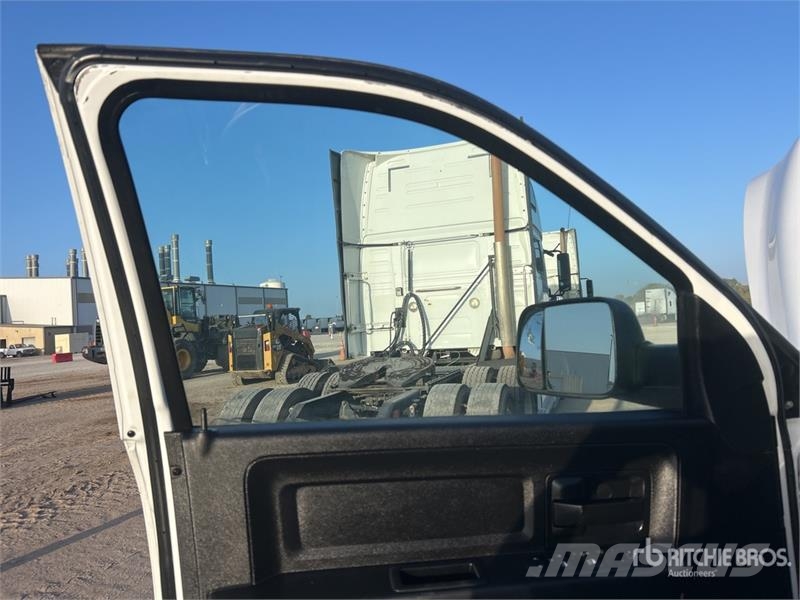 RAM 3500 4x4 Crew Cab Pickup Muu