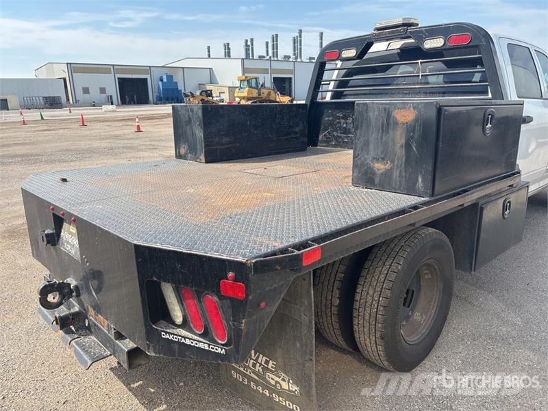 RAM 3500 4x4 Crew Cab Flatbed Truck Platformos/ Pakrovimas iš šono
