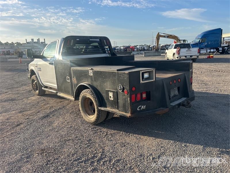 RAM 3500 4x4 Flatbed Truck Camiones plataforma