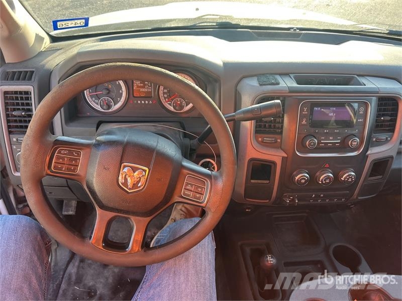 RAM 3500 4x4 Flatbed Truck Camiones plataforma