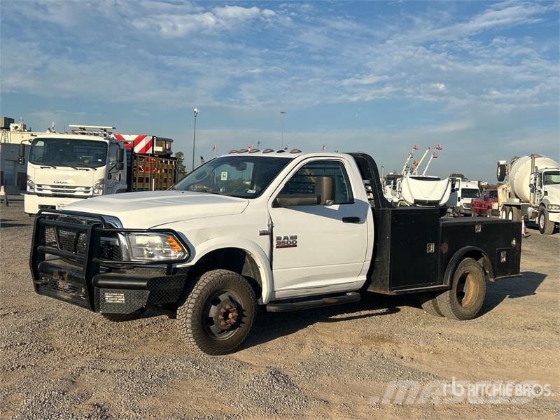 RAM 3500 4x4 Flatbed Truck Camiones plataforma