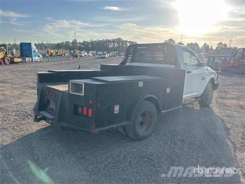 RAM 3500 4x4 Flatbed Truck Camiones plataforma