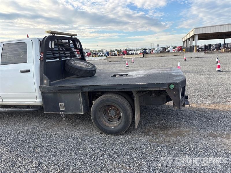 RAM 3500HD Pritschenwagen/Pritschenwagen mit Seitenklappe