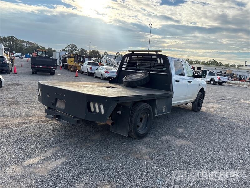 RAM 3500HD Pritschenwagen/Pritschenwagen mit Seitenklappe