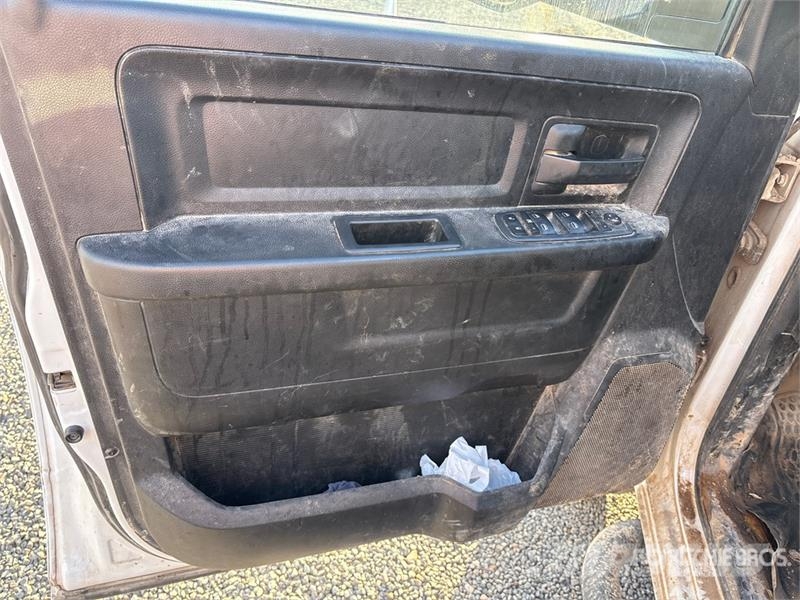 RAM 3500HD Pritschenwagen/Pritschenwagen mit Seitenklappe