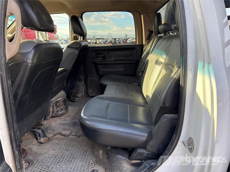 RAM 3500HD Pritschenwagen/Pritschenwagen mit Seitenklappe