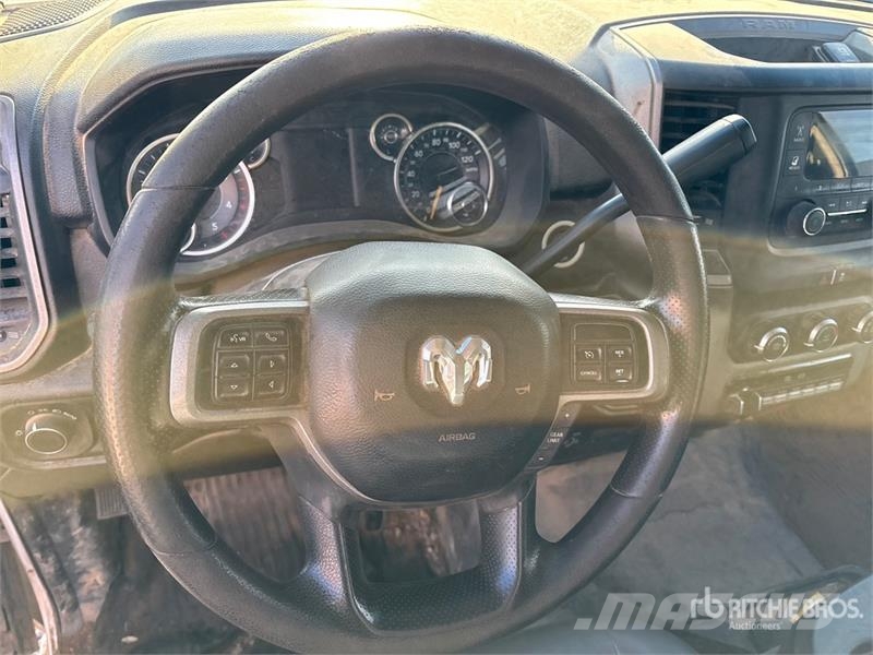 RAM 3500HD Pritschenwagen/Pritschenwagen mit Seitenklappe