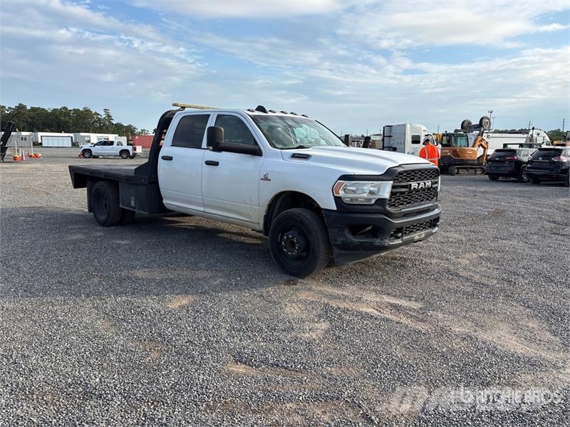 RAM 3500HD Pritschenwagen/Pritschenwagen mit Seitenklappe