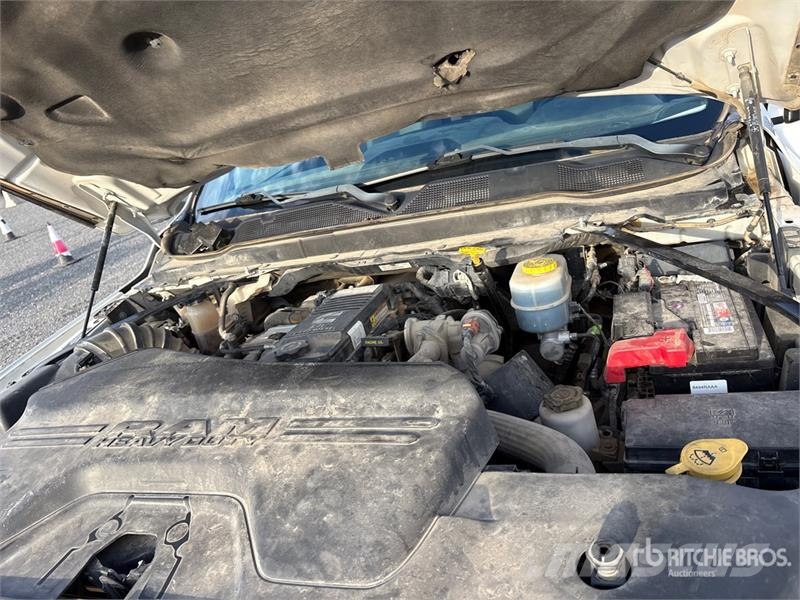 RAM 3500HD Pritschenwagen/Pritschenwagen mit Seitenklappe