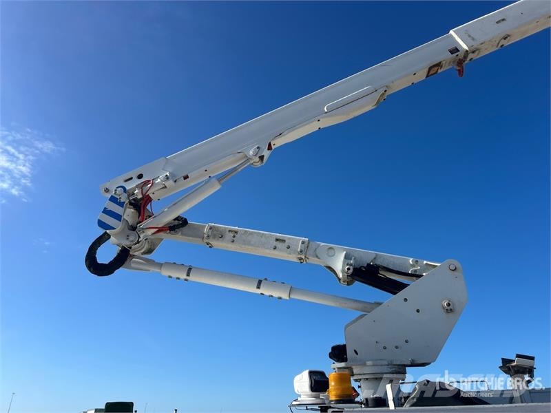 RAM 40 ft on Ram 5500 4x4 Bucket Truck Truck mounted platforms