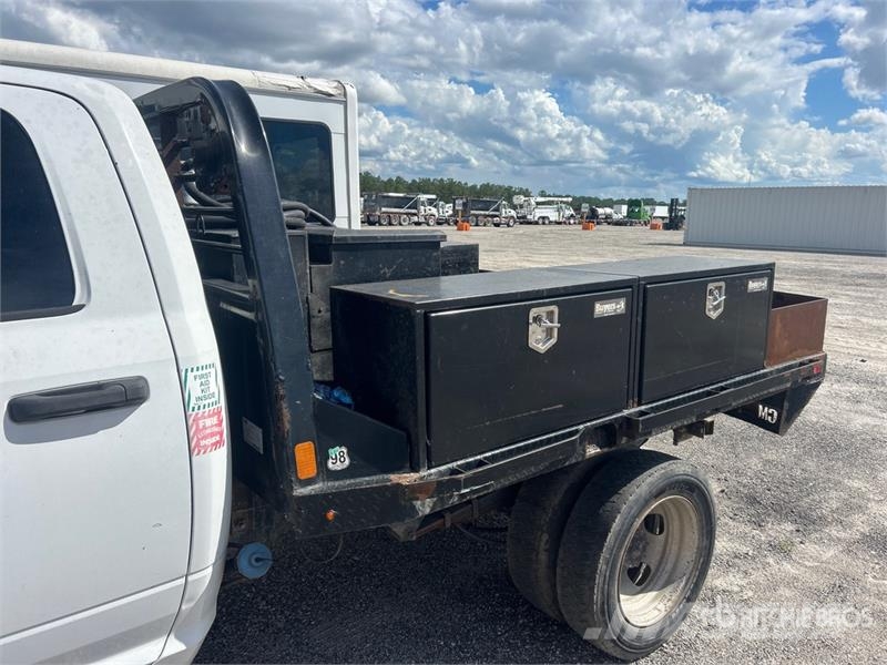 RAM 4500 Tovornjaki s kesonom/platojem