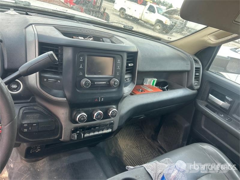 RAM 4500 Tovornjaki s kesonom/platojem